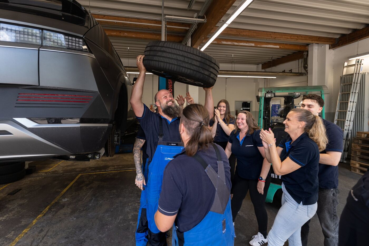 Pneuhage Team in der Werkstatt